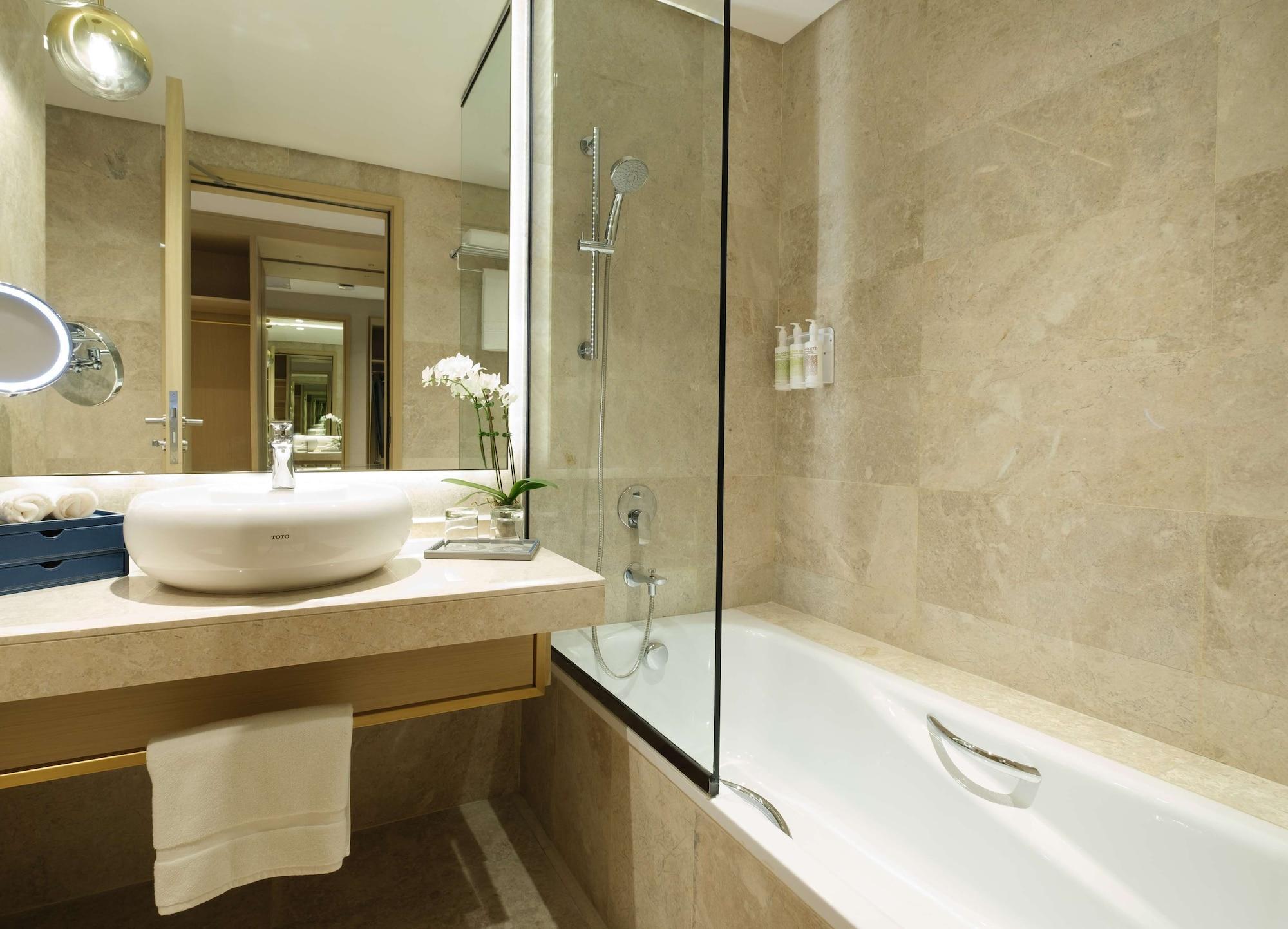 Maani Muscat Hotel & Suites Exterior foto